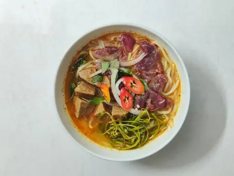 Hình ảnh Bún Bò Tái Gân