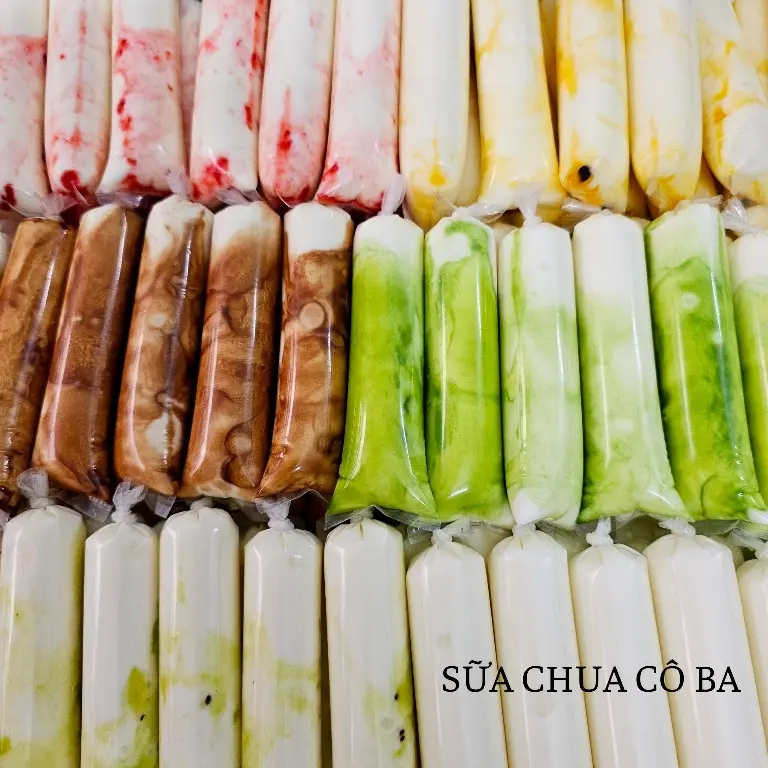 Hình ảnh Sữa chua bịch dài mix trái cây