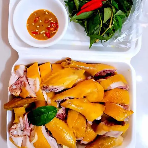 Hình ảnh Gà tam kỳ ủ muối nhà làm hấp nóng chặt sẵn