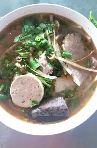 Hình ảnh Bún bò nạm chả