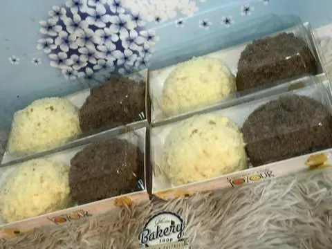 Hình ảnh bánh custart vị socola,vani hộp 2 cái