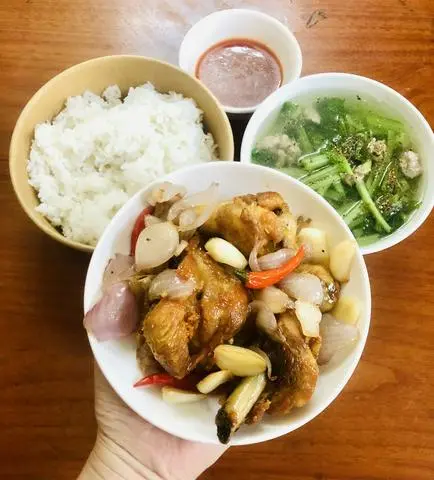 Hình ảnh Cơm Nóng Đùi Gà Chiên Mắm Tỏi