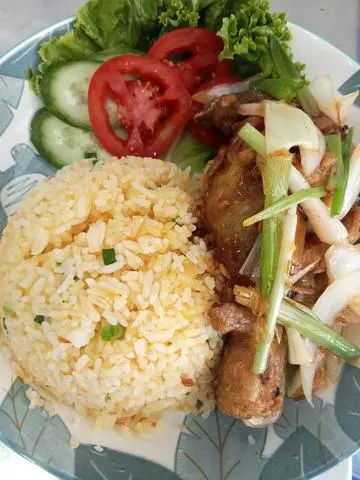Hình ảnh cơm chiên gà nước mắm 