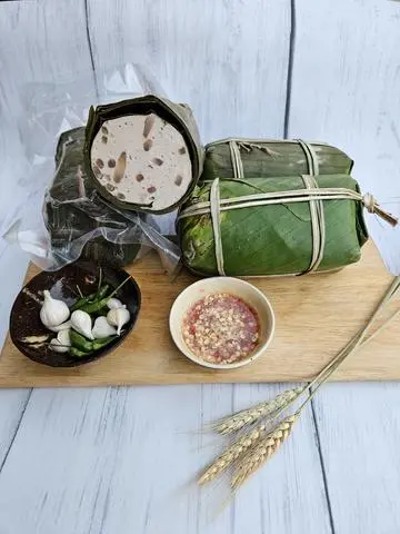 Hình ảnh Chả lụa da heo ớt xiêm xanh (500gr)