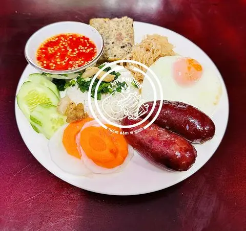 Hình ảnh Cơm tấm Lạp xưởng + bì + chả + ốp la 
