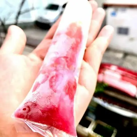 Hình ảnh Sữa chua túi mix trái cây - Túi