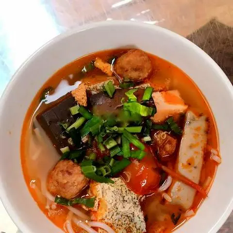 Hình ảnh Canh bún cua viên chả