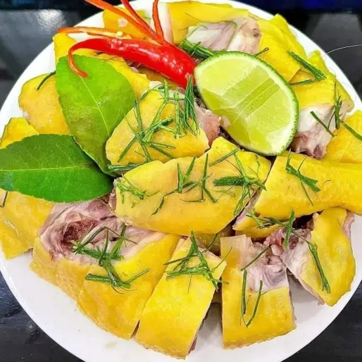 Hình ảnh Gà Ủ Muối 1/2 con, chặt sẵn 