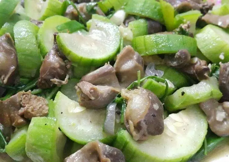 Hình ảnh Mướp xào lòng gà