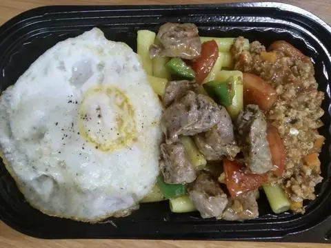 Hình ảnh Nui Xào Bò Lúc Lắc + Trứng Opla