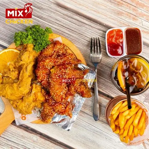 Hình ảnh Combo gà nguyên con 2 sốt - khoai tây