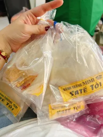 Hình ảnh Bánh Tráng Dẻo Sate Tỏi Phi (Bịch)