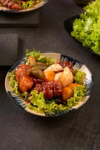 Hình ảnh Cơm sườn xào chua ngọt