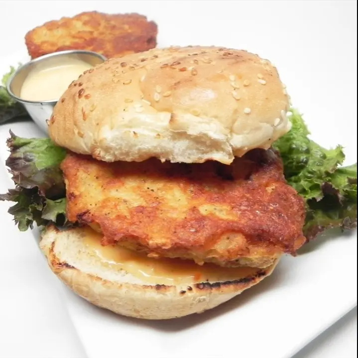 Hình ảnh Burger Tôm Gà Giòn 