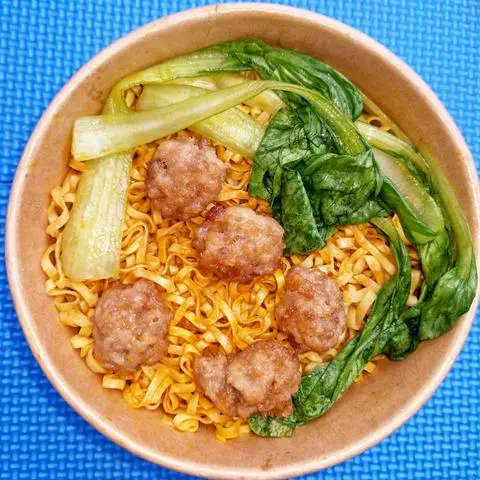 Hình ảnh Mì Trộn Thịt Viên Chiên