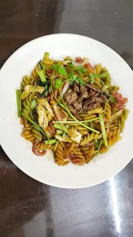Hình ảnh Nui cầu vòng sốt bò bằm 