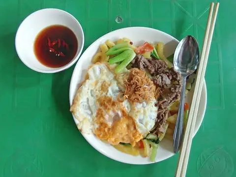 Hình ảnh Nui xào bò - trứng