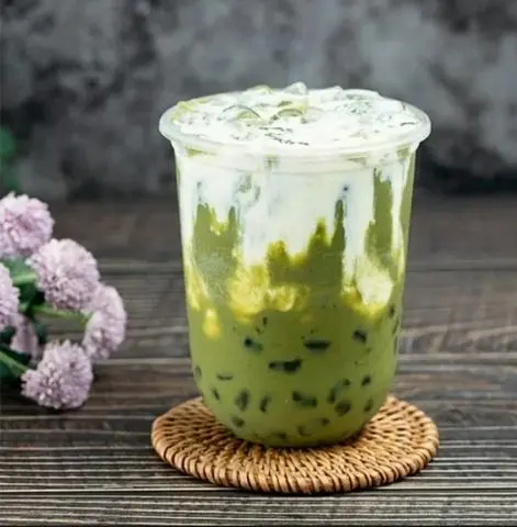 Hình ảnh ly rau má đậu xanh khổng lồ