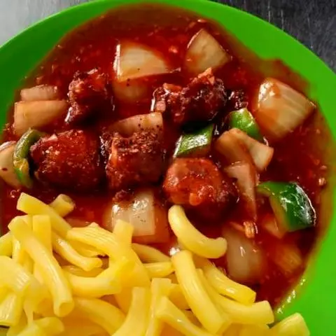 Hình ảnh Nui xào sườn chua ngọt