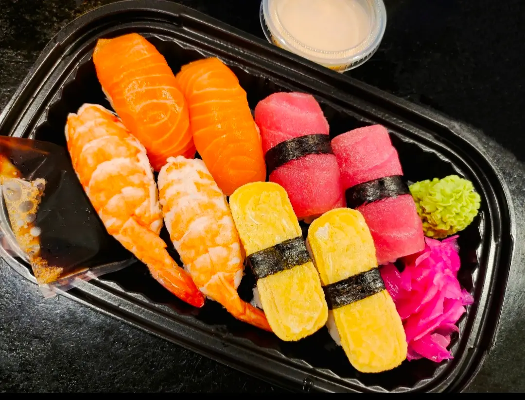 Hình ảnh Sushi Nigiri Mix, 2v Hồi, 2v Ngừ, 2v Tôm, 2v Trứng 