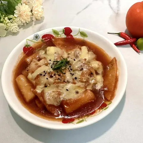 Hình ảnh Tokbokki truyền thống phủ phô mai