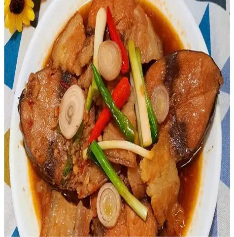 Hình ảnh Cơm cá ngừ kho thịt ba rọi