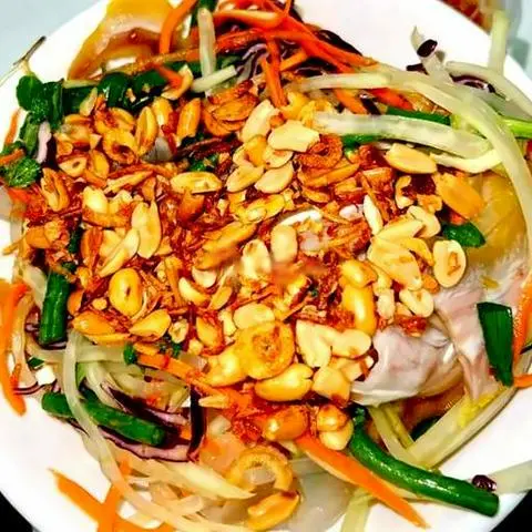 Hình ảnh Gỏi thái tai heo thảo mộc