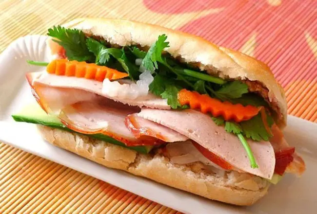 Hình ảnh Bánh Mì Đầy Đủ