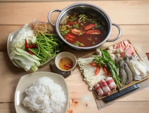 Hình ảnh Lẩu Thái Chua Cay size vừa