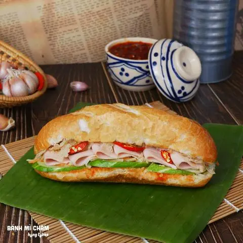 Hình ảnh Bánh mì chả lụa