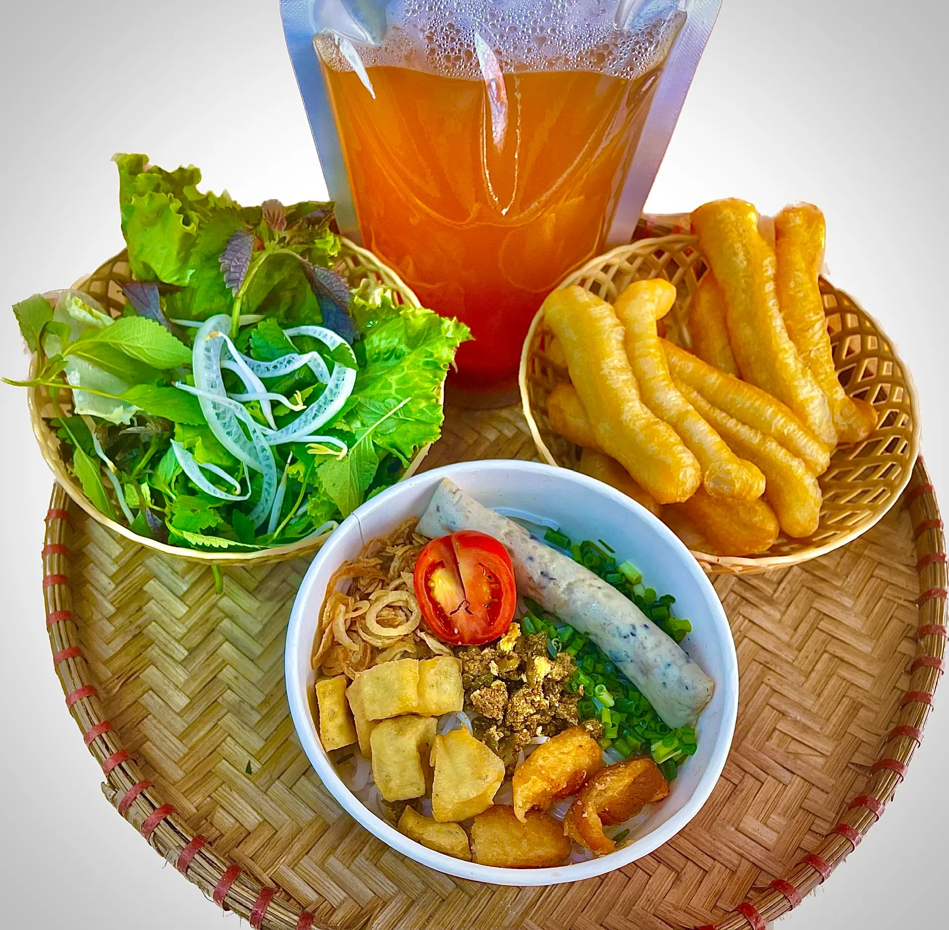 Hình ảnh Bún riêu giò đậu Fls 
