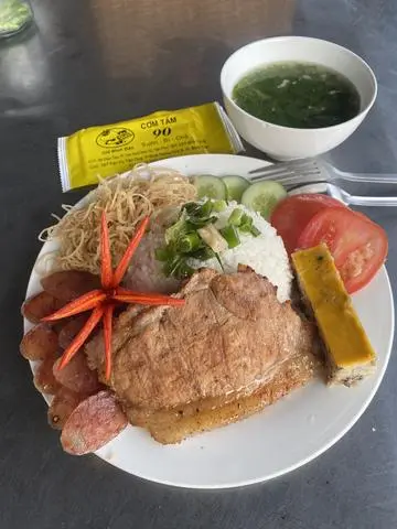 Hình ảnh Cơm tấm sườn-bì-chả-lạp xưởng