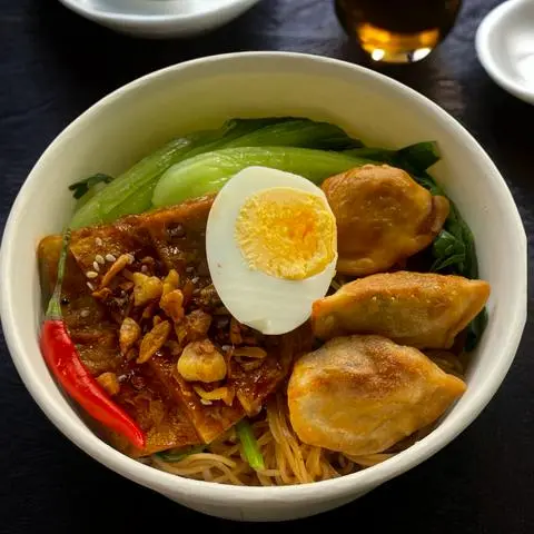 Hình ảnh Hủ tiếu/Mì trộn Sủi cảo chiên mix Chả cá HQ