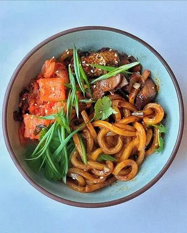 Hình ảnh Mì udon xào cay
