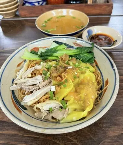 Hình ảnh Sủi cảo + Gà xé