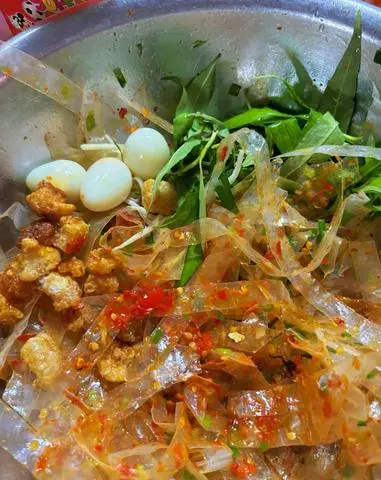 Hình ảnh Bánh Tráng Trộn Hành Phi Tóp Mỡ