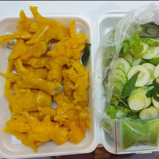 Hình ảnh Chân gà rút xương ủ muối (420 - 470g)