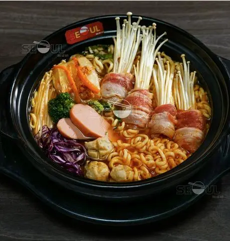 Hình ảnh Mì kim chi bò Mỹ cuộn nấm