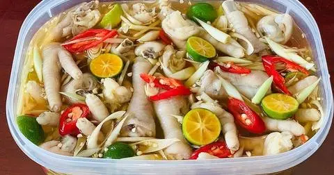 Hình ảnh chân gà ngâm sả tắc
