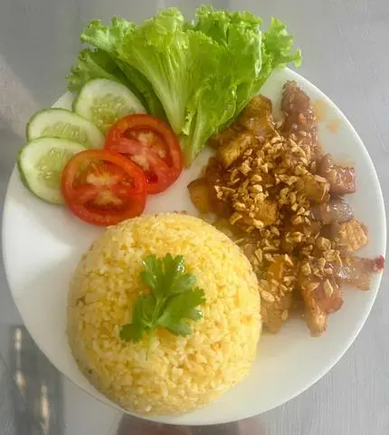 Hình ảnh Cơm ba rọi sốt mắm tỏi