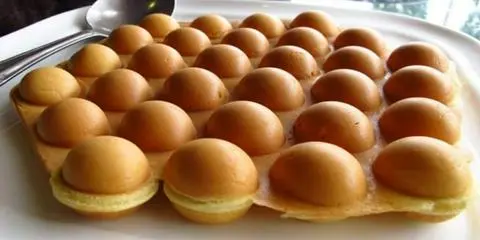 Hình ảnh Bánh trứng truyền thống nhân bơ đậu phộng