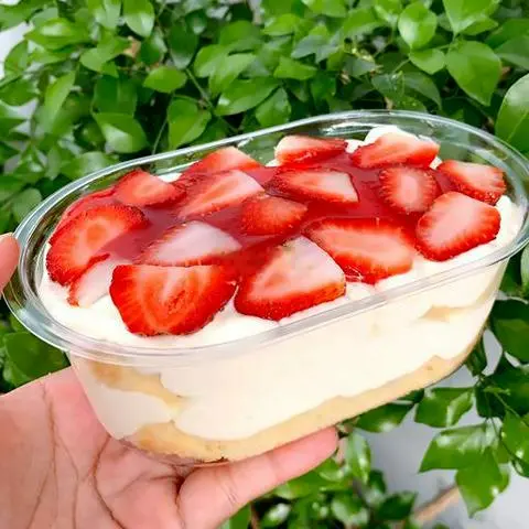 Hình ảnh Bánh dâu tươi size vừa