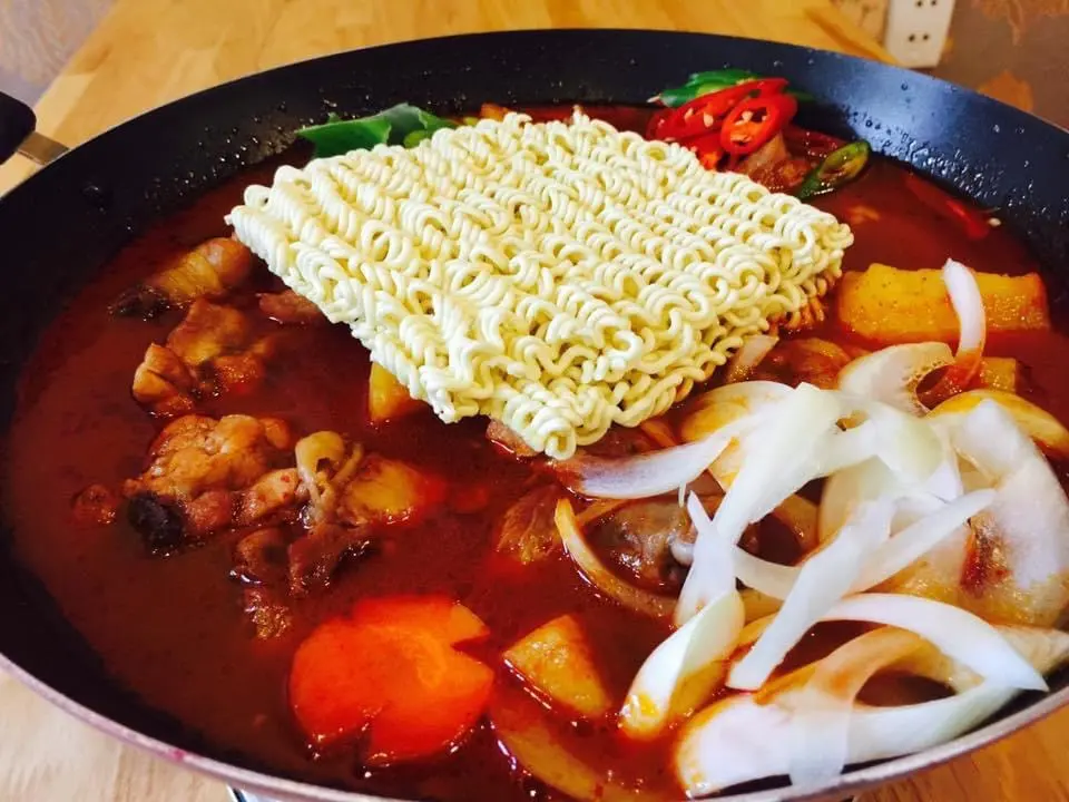 Hình ảnh Lẩu gà cay Hàn quốc
