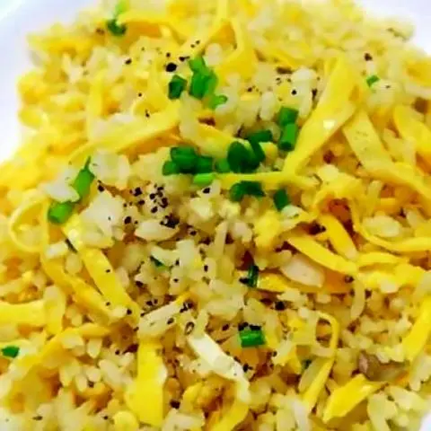 Hình ảnh Cơm Chiên Tỏi Trứng