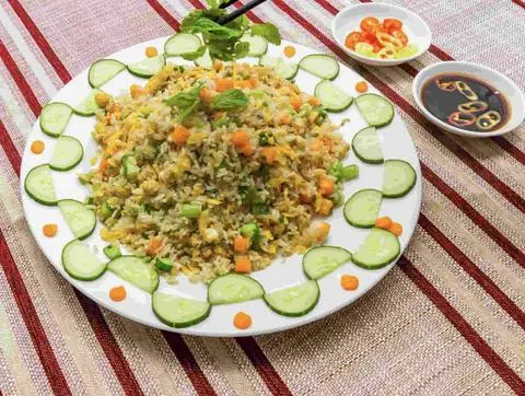Hình ảnh Cơm chiên ngũ sắc chay
