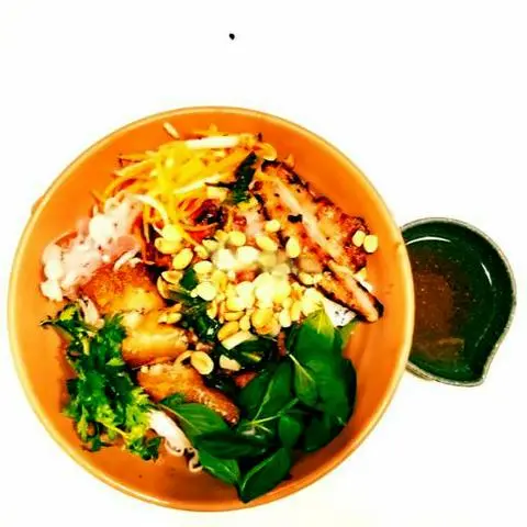 Hình ảnh Bún thịt nướng đặc biệt