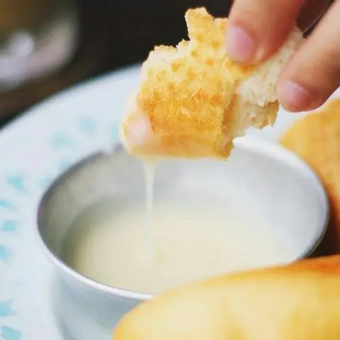 Hình ảnh Bánh Mì Chấm Sữa