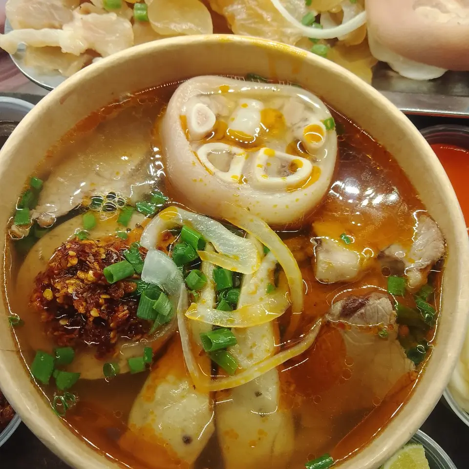 Hình ảnh Bún bò giò heo