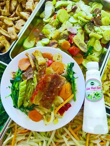 Hình ảnh Cơm Chay Thập Cẩm +Heo Quay   + Sữa Hạt Sen