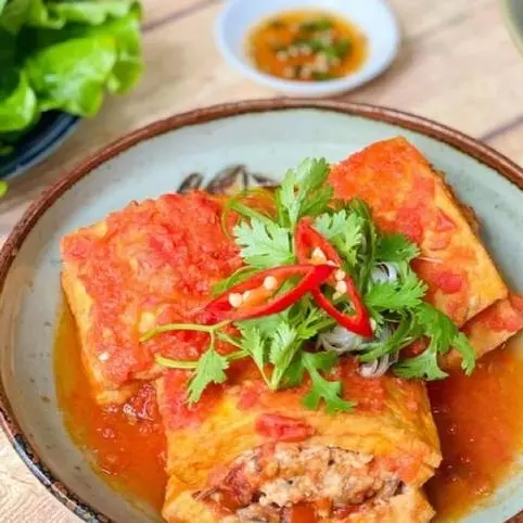 Hình ảnh Cơm đậu hũ nhồi thịt + 1 ly nuớc